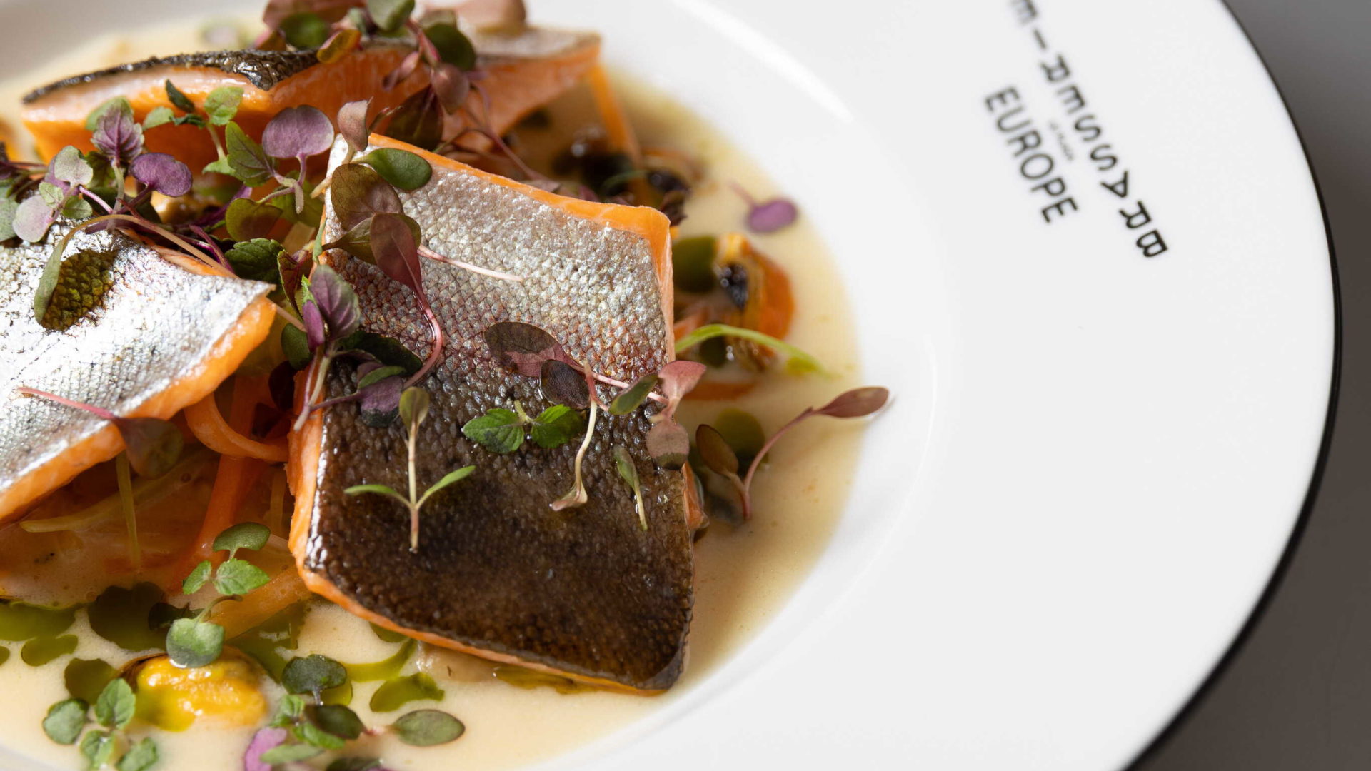 Waterzooï à la truite saumonée et aux moules, plat de la Brasserie Europe à Genève.