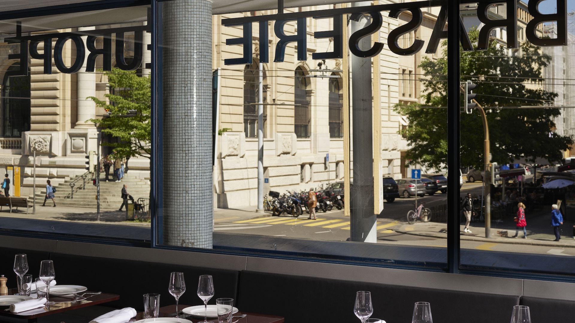 a propos de la brasserie europe restaurant du plaza centre cinema à Genève.